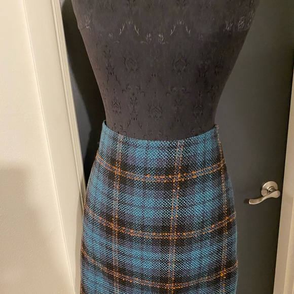 💜 Loft Plaid Skirt in Blue and Orange in Woven Material - Picture 2 of 8